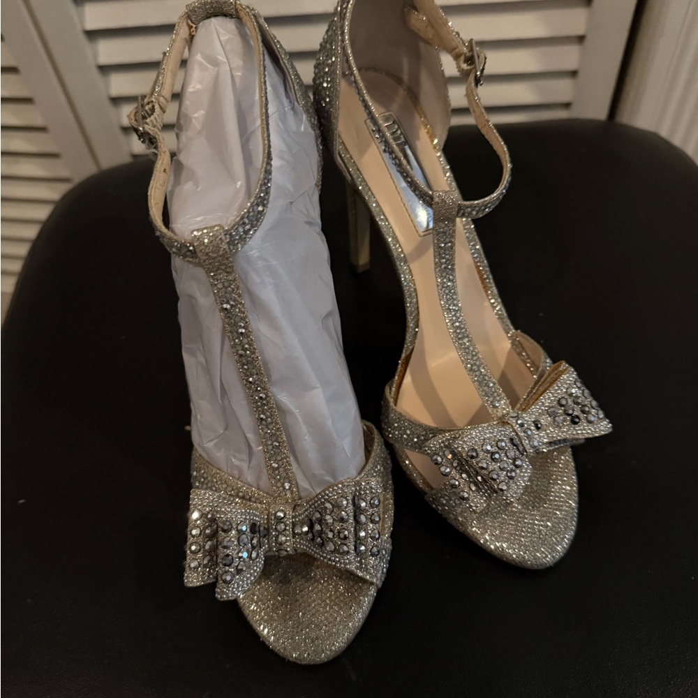 Elegant Silver Bow-Embellished Women's Heels
